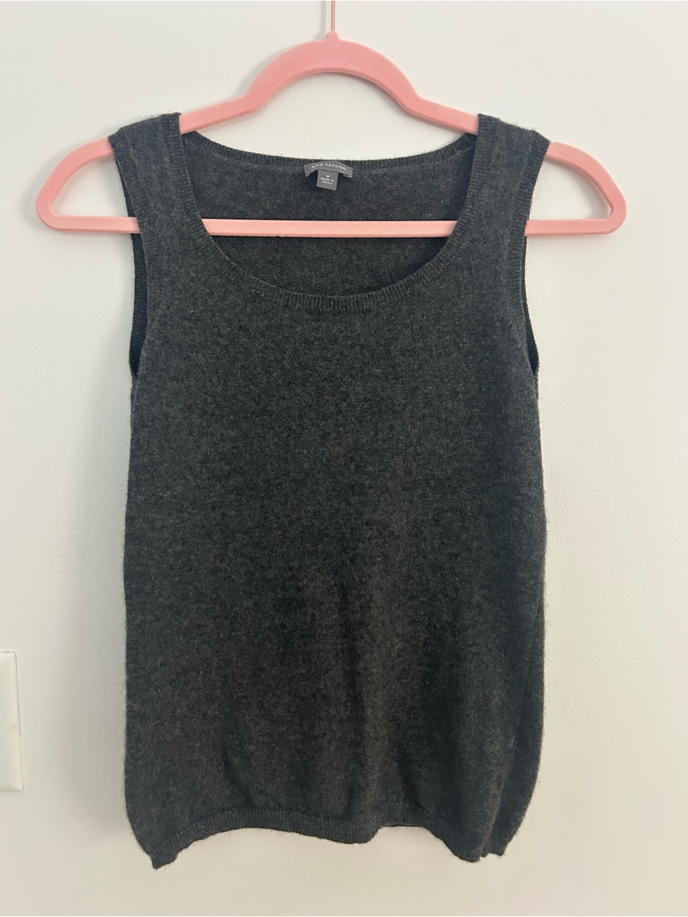 Ann Taylor 100% Cashmere Sleeveless Sweater Shell Tank Gray Medium **Flaw